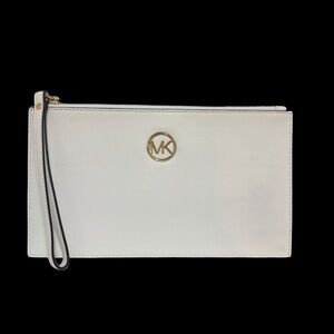 Authentic Michael Kors Jet Set Medium Pebbled Leather Wristlet